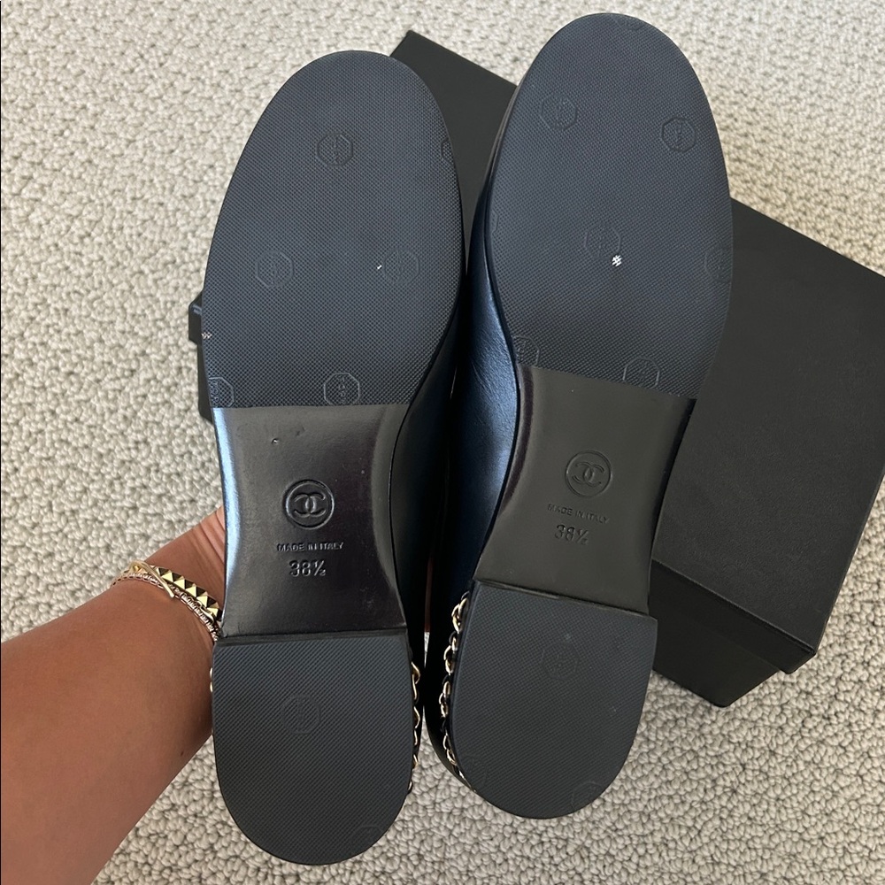 Chanel CC Black and Gold Chain Loafers Flats Size 38.5 Runs Small Like 7.5 or 8 - Picture 7 of 8